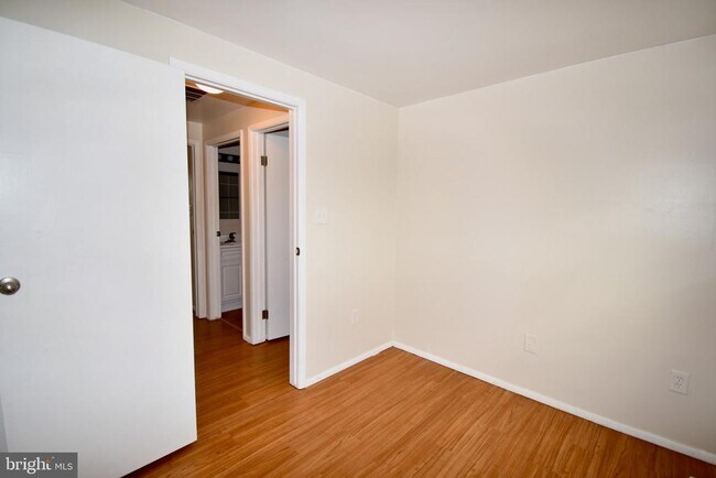 Building Photo - 1730 Heather Ln