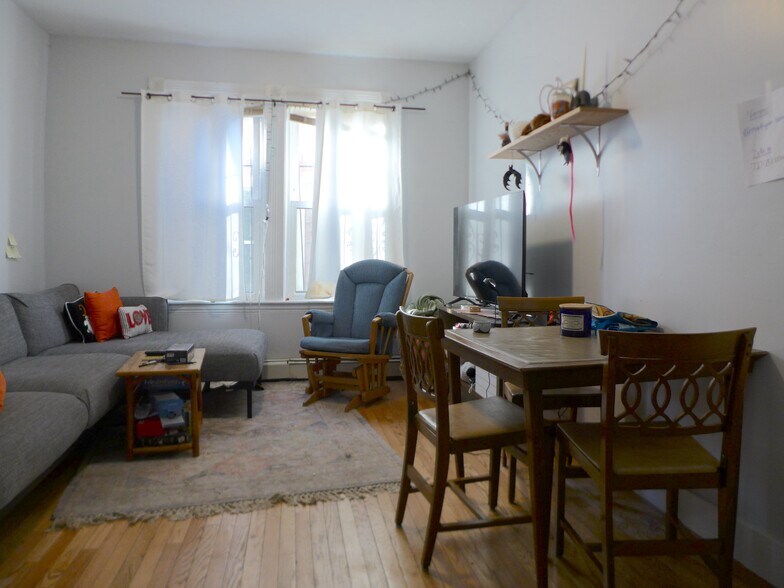 Building Photo - 17 Eldora St