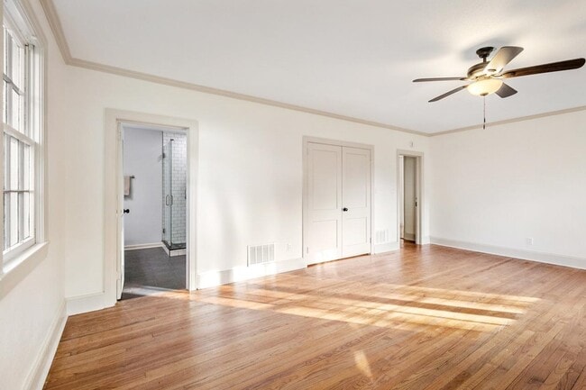 Building Photo - 2014 Golf Terrace Dr