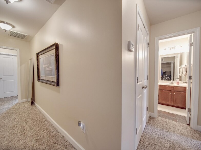 Building Photo - 5657 Tipperlinn Way