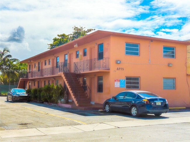 Building Photo - 1736 NW 19th St