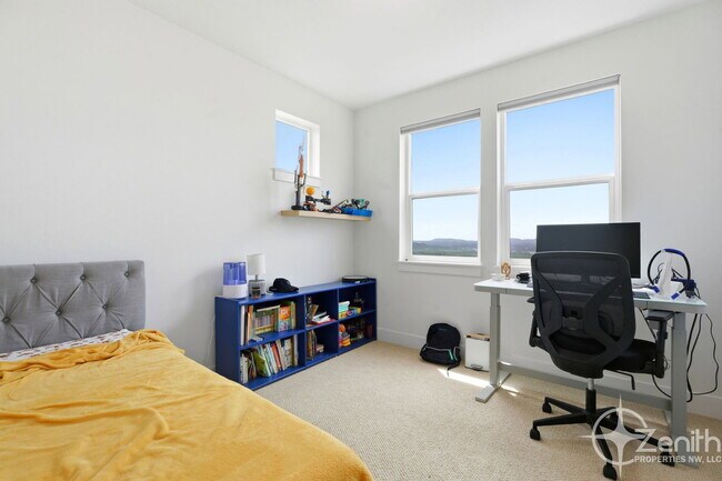 Building Photo - 382 W Fir Lp