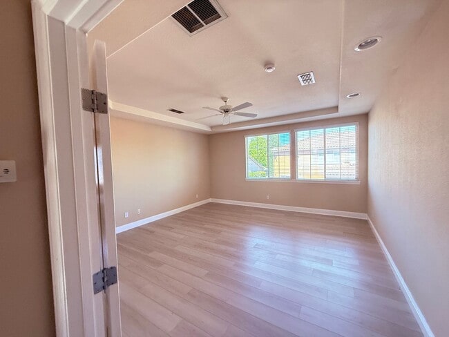 Building Photo - 2205 Maloney Dr