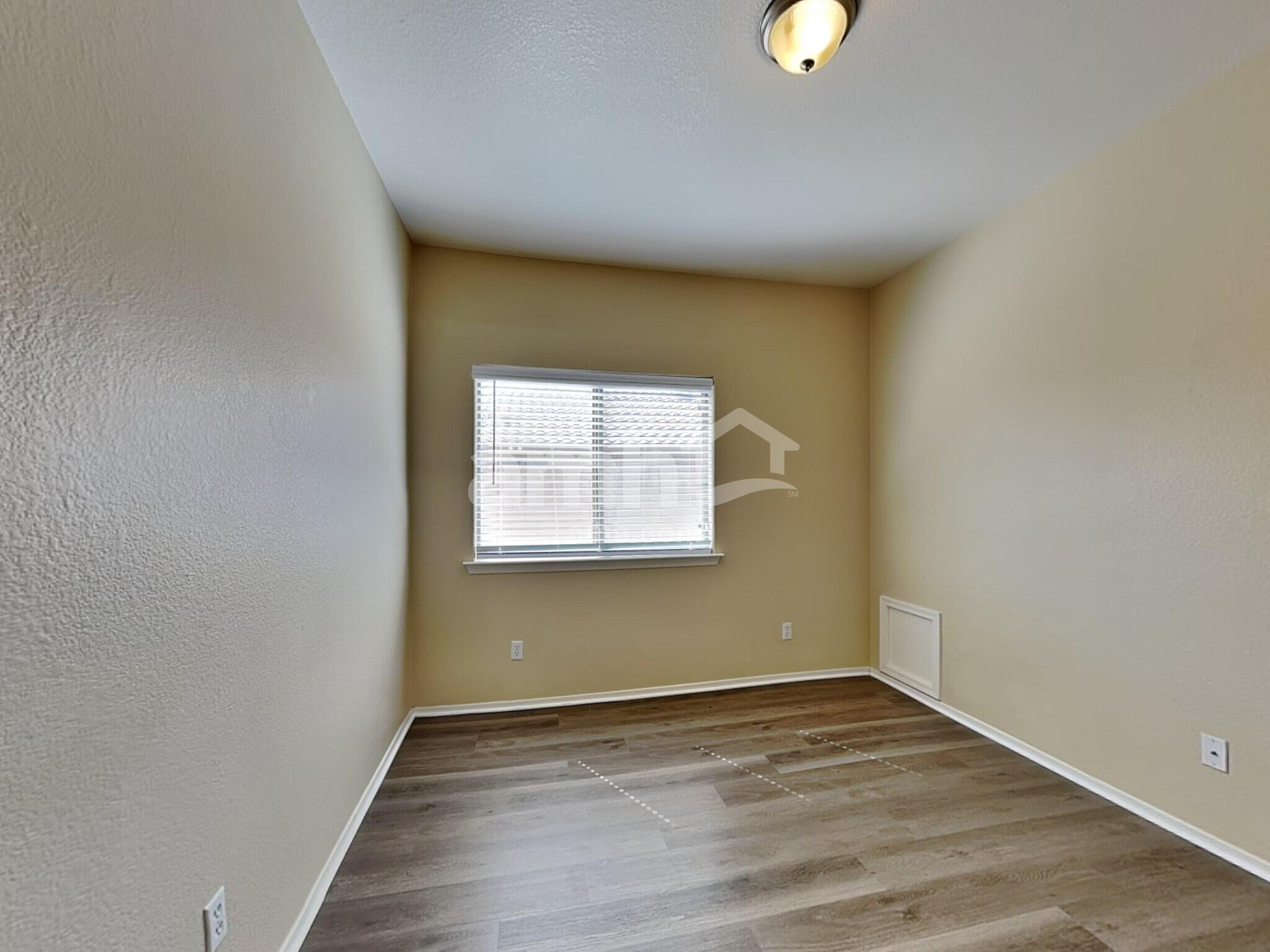 Building Photo - 11852 W Cambridge Ave