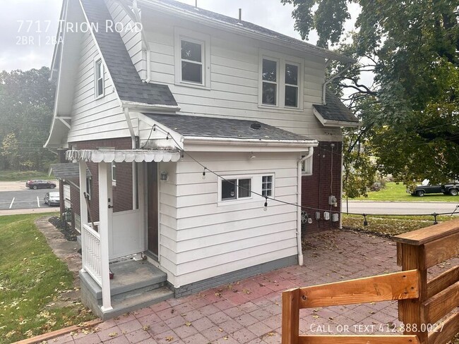 Building Photo - Charming 2 bedroom 1.5 bath available now!