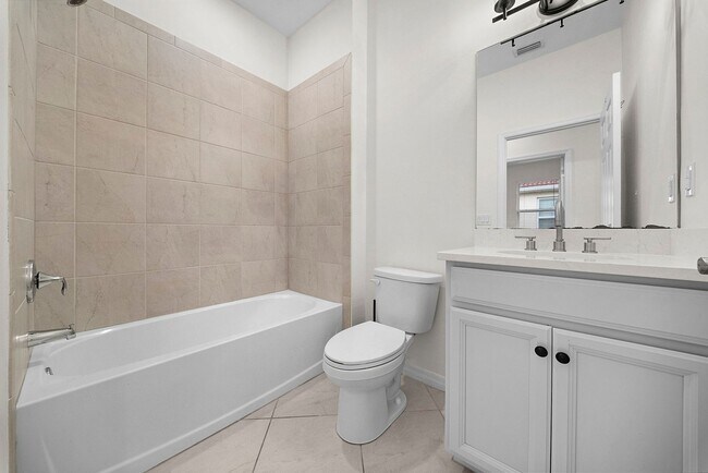 Building Photo - Georgous 3 bedrooms 2 bathroom Villa in Linsford Fort Myers