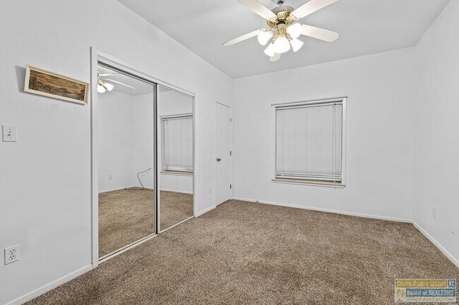 Building Photo - 813 N Shore Dr