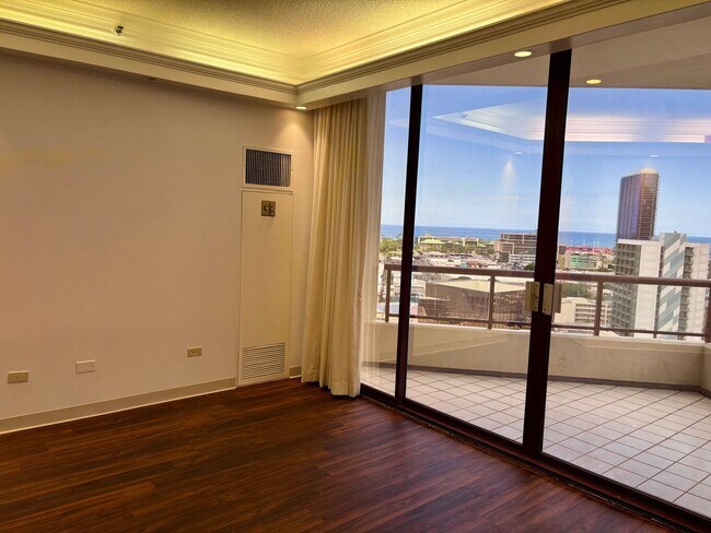 Building Photo - 725 Kapiolani Blvd