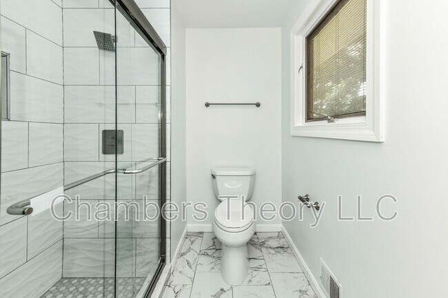Building Photo - 6206 Redwood Ln