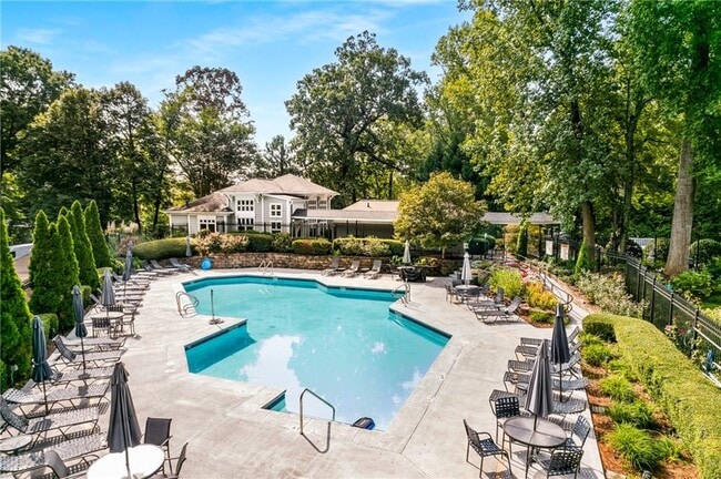 Building Photo - 1115 Summit N Dr