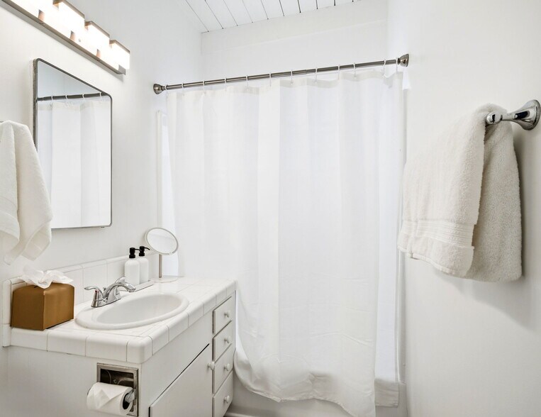 Building Photo - 121 Rosecrans Pl