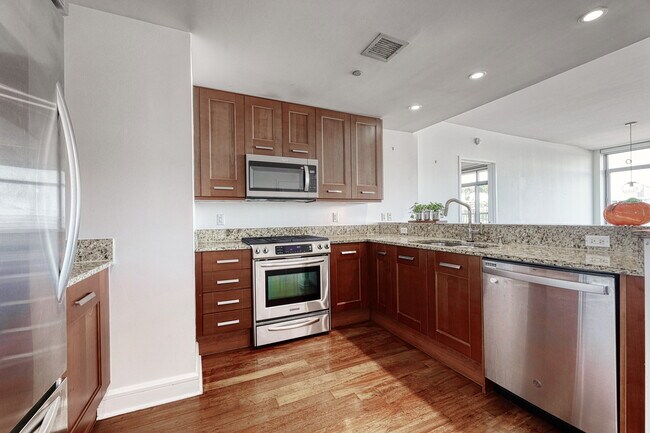 Building Photo - 8100 River Rd