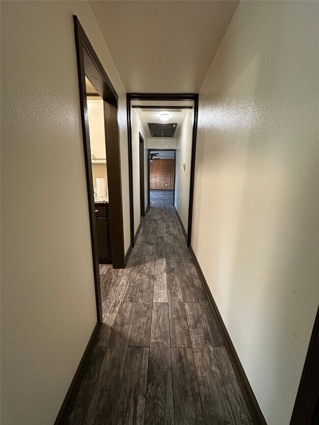 Building Photo - 22450 Oakley Rd