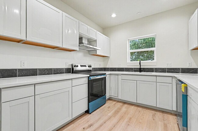 Building Photo - 801 8th St S