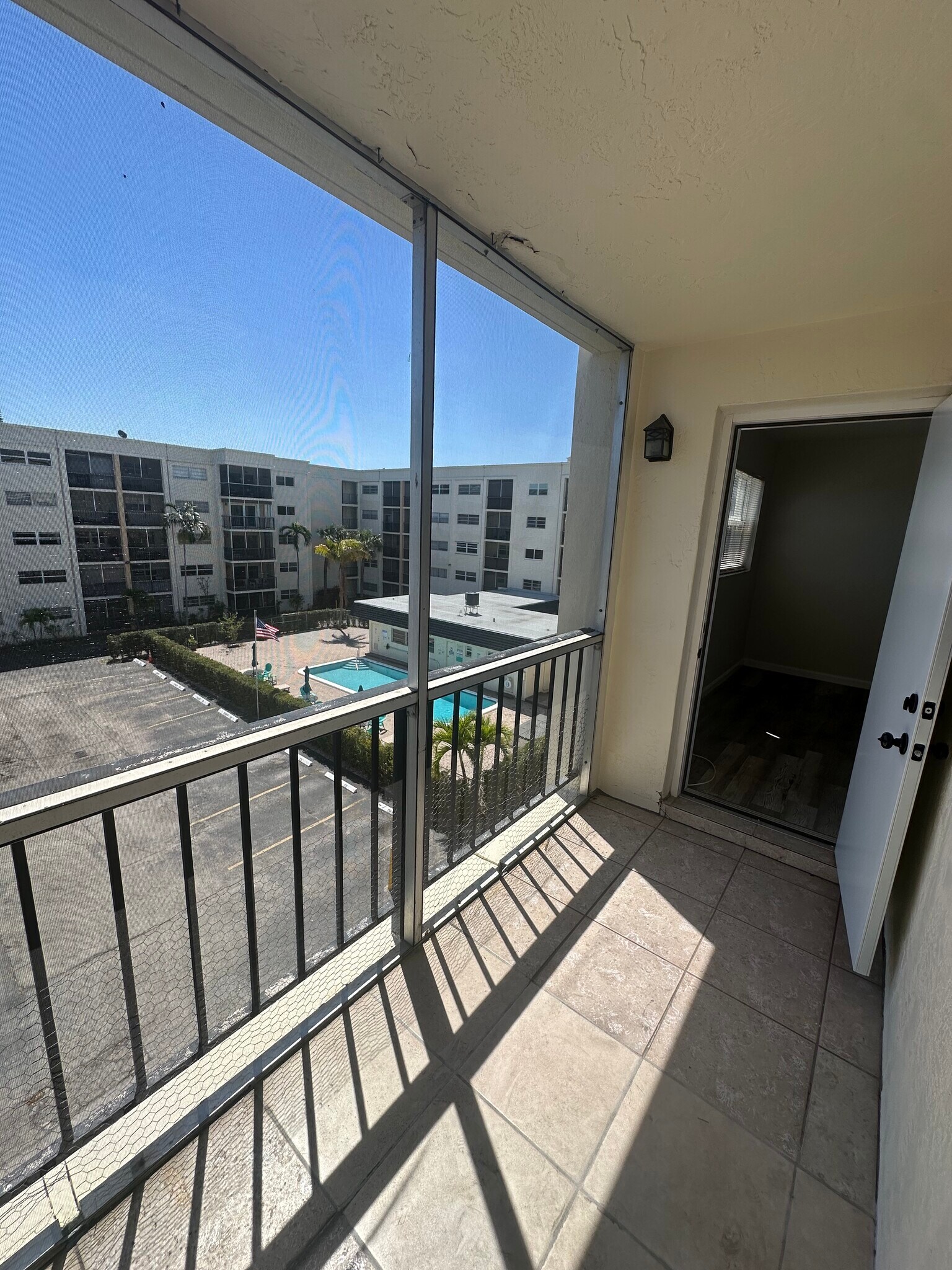 Building Photo - 220 SW 9th Ave