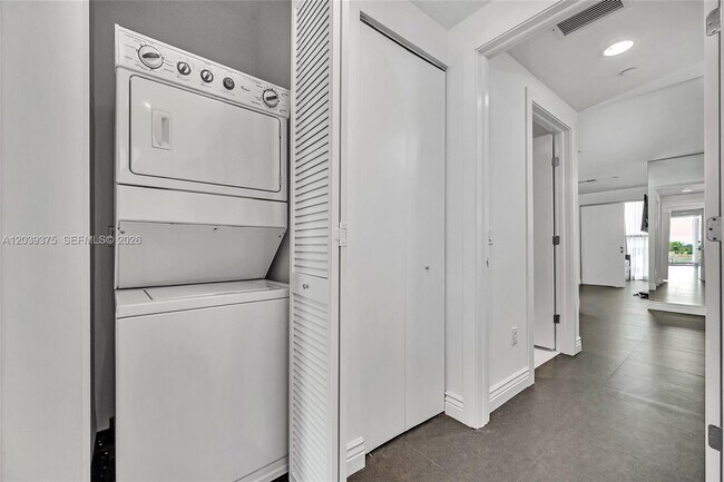 Building Photo - 2950 NE 188th St
