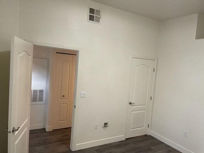 Building Photo - 3511 Desert Cliff St