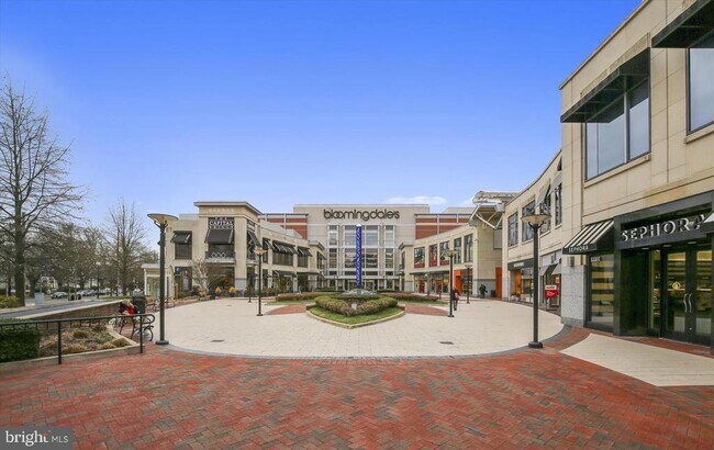 Building Photo - 5500 Friendship Blvd