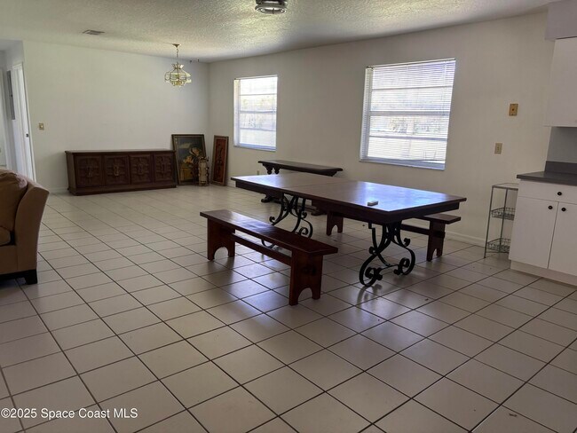 Building Photo - 5215 Lake Poinsett Rd