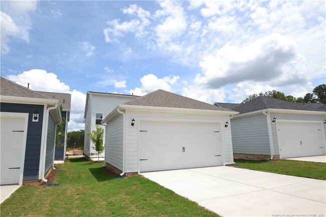 Building Photo - 817 Portland Rose Dr