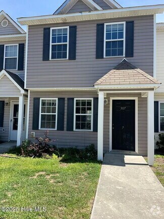 Building Photo - Charming 2 Bedroom Townhouse