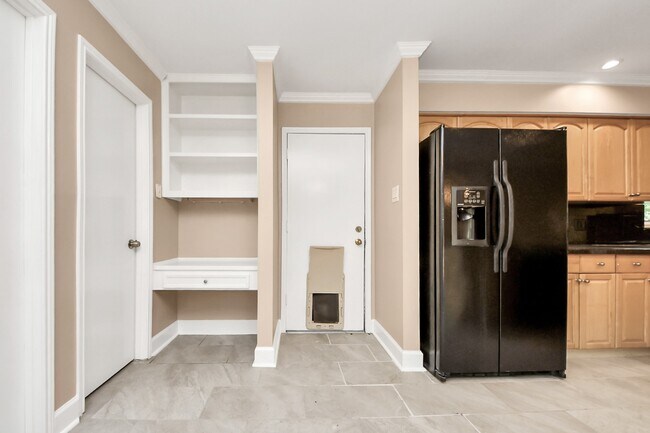 Building Photo - 11923 Briar Forest Dr
