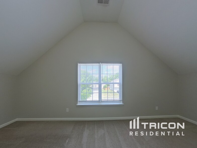 Building Photo - 7610 Hidden Creek Dr
