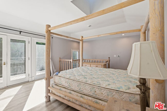 Building Photo - 703 Trenton Dr