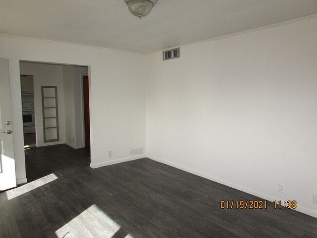 Building Photo - Newly remodeled 2 bedroom/2 bath home