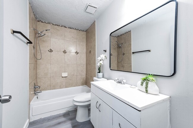 Building Photo - 8434 Quailcrest Dr