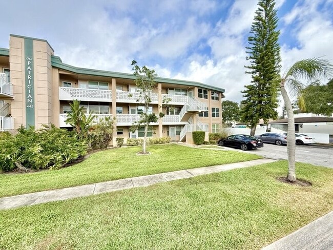 Building Photo - 445 32nd Ave N