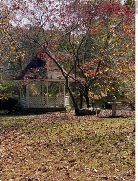 Building Photo - 713 Church Rd