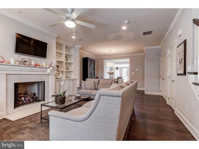 Building Photo - 602 D St