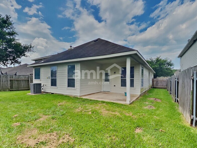 Building Photo - 6733 River Ridge Ln