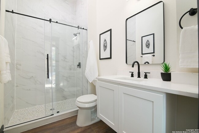 Building Photo - 207 Loretta Pl