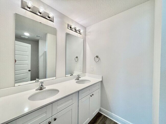 Building Photo - 4177 Pendragon Cir