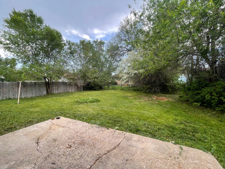 Building Photo - 2405 Tamarac Dr