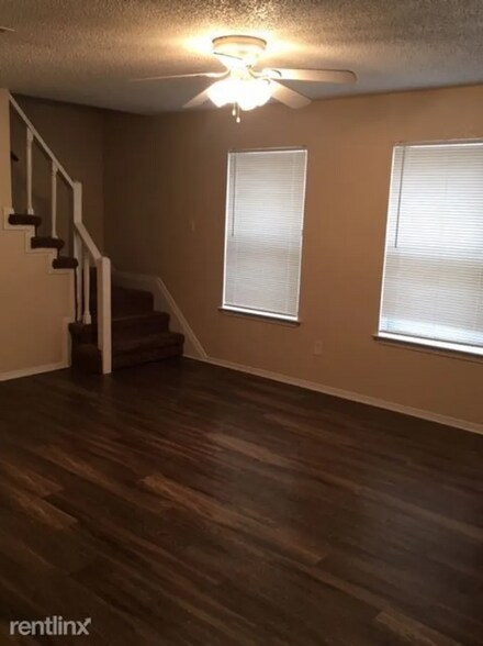 Building Photo - 7800 Irish Dr