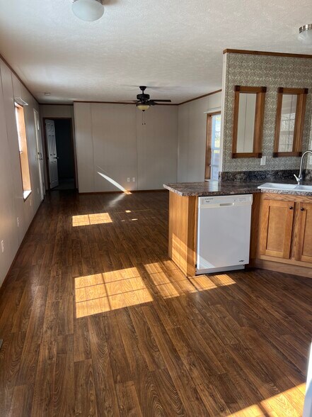 Building Photo - 1 Greenwood Dr