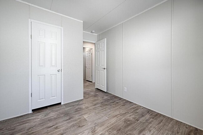 Building Photo - 120 FM1504