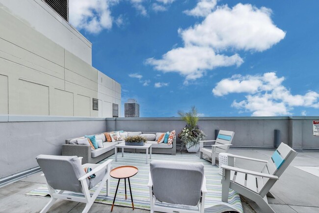 Building Photo - 1110 N Lake Shore Dr