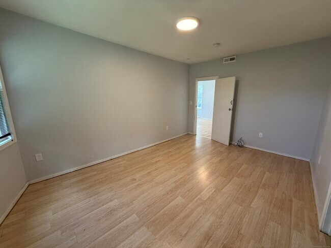 Building Photo - 152 E Farm St