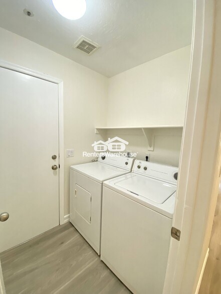 Building Photo - 9121 E Nittany Dr