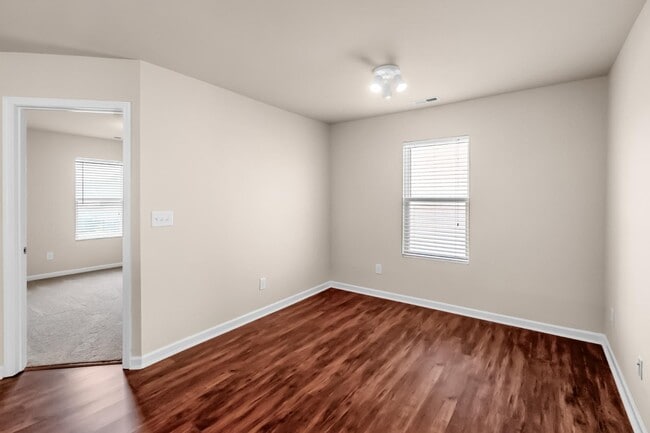 Building Photo - 2937 Westbury Ct