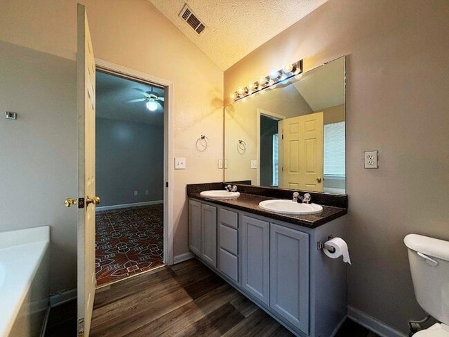 Building Photo - 5410 Twin Lakes Dr