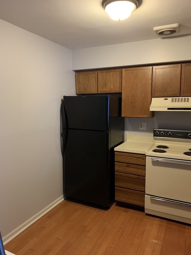 Kitchen - 83 Woodbine Ct