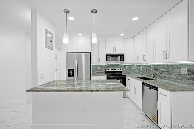 Building Photo - 1437 SW 1st Ave