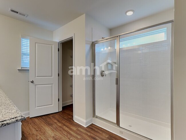 Building Photo - 4934 Trayton Ave