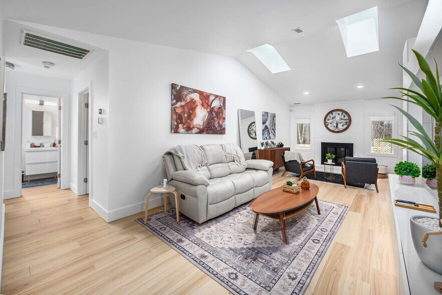 Building Photo - 405 Reynolds Ave