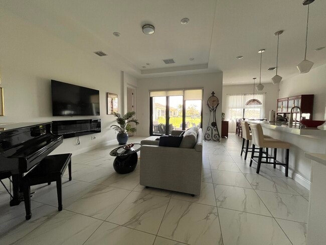 Building Photo - 5663 St Armands Way